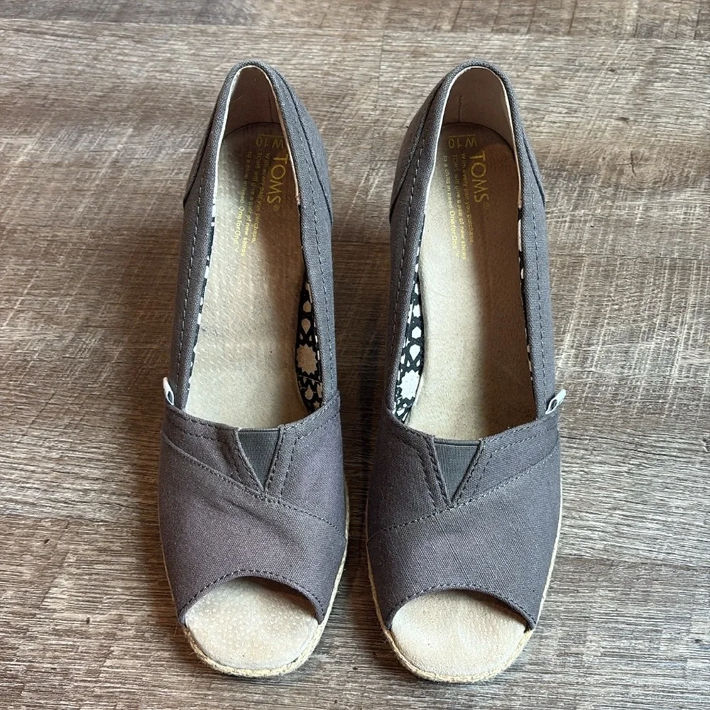 TOMS Calypso Wedge Canvas Sandals Women’s 10 Grey Peep Toe Espadrille Heels